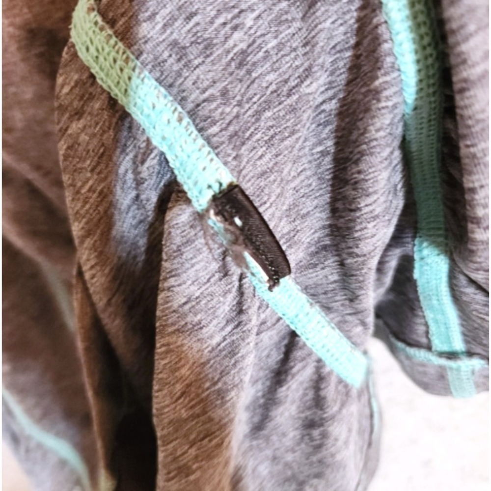 The North Face Ruched T-Shirt Women's Size Medium Gray Blue Teal Short Sleeve - Picture 7 of 7